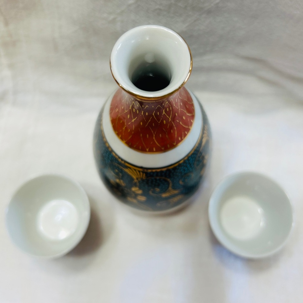 Kutani Japanese sake set, 3 pieces. Gold trim, excellent condition. Marked. - Picture 2 of 3